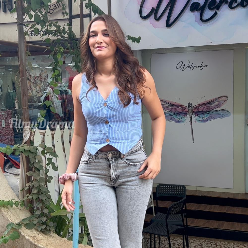 saiee-manjrekar-hot-photos